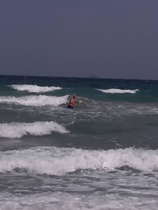 Wellen gab es auch mal Costa Angela Seaside Resort