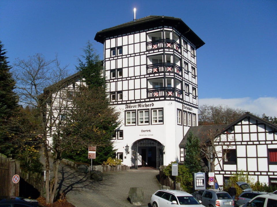 Hauptgebäude mit Eingang Dorint Resort Winterberg