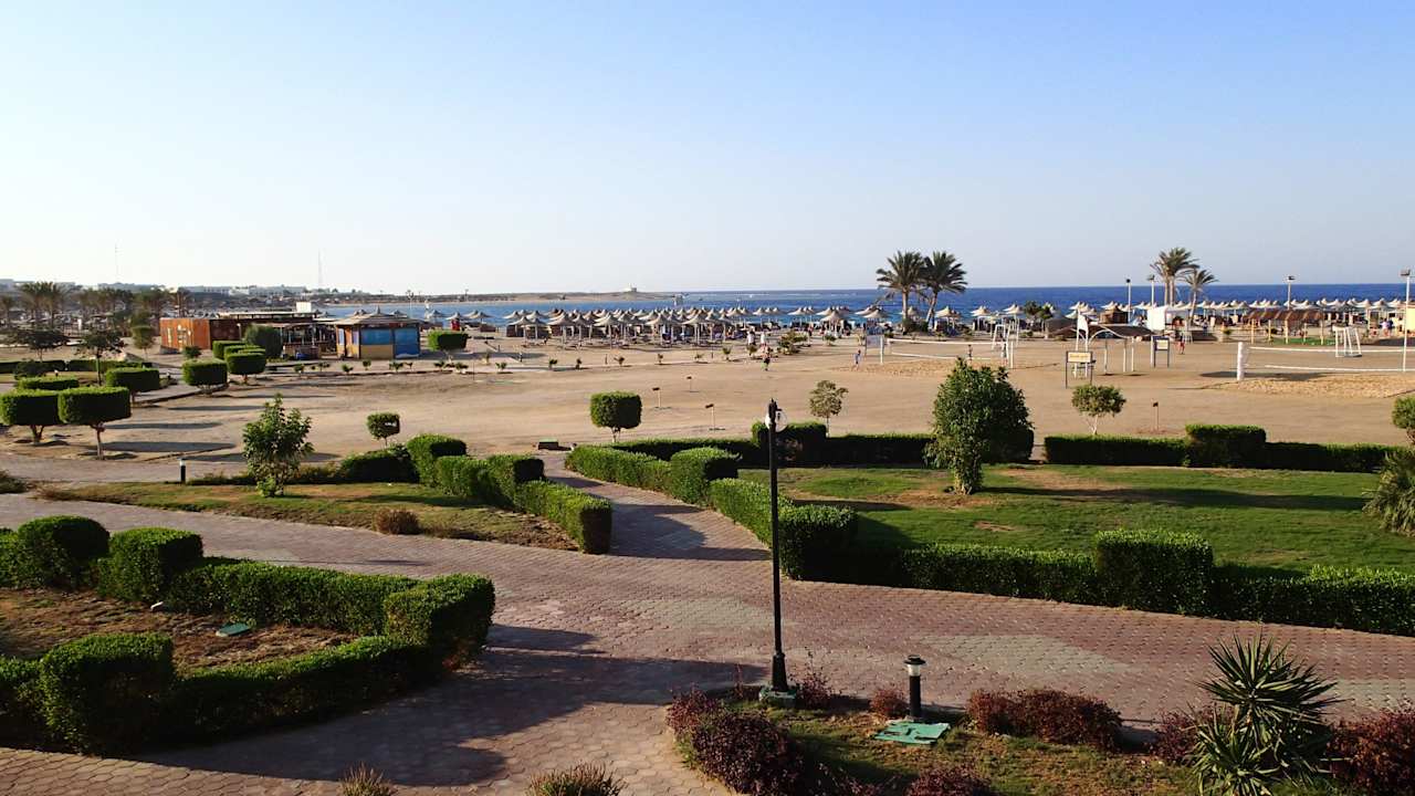 Widok z balkonu Malikia Resort Abu Dabbab