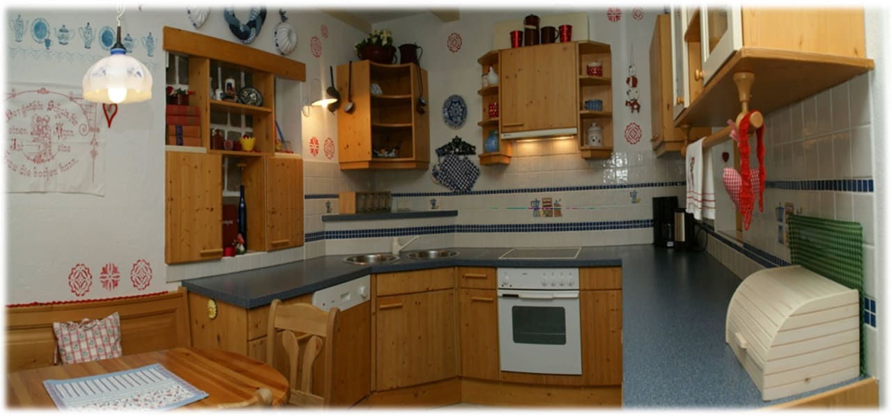 Gut ausgestattete Landhaus-Küche Landhaus Herzog