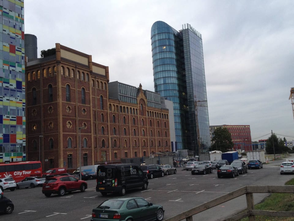 Modehäuser in der Nachbarschaft Hotel Courtyard by Marriott Düsseldorf Hafen