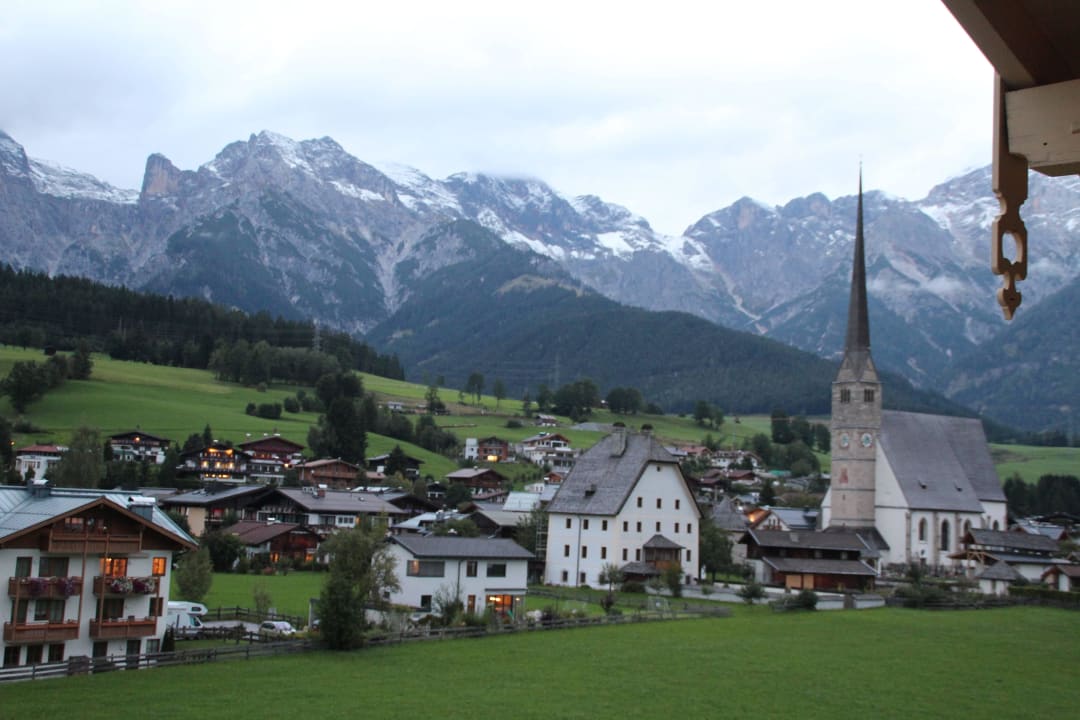 Balkon zum Dorf die HOCHKÖNIGIN - Mountain Resort