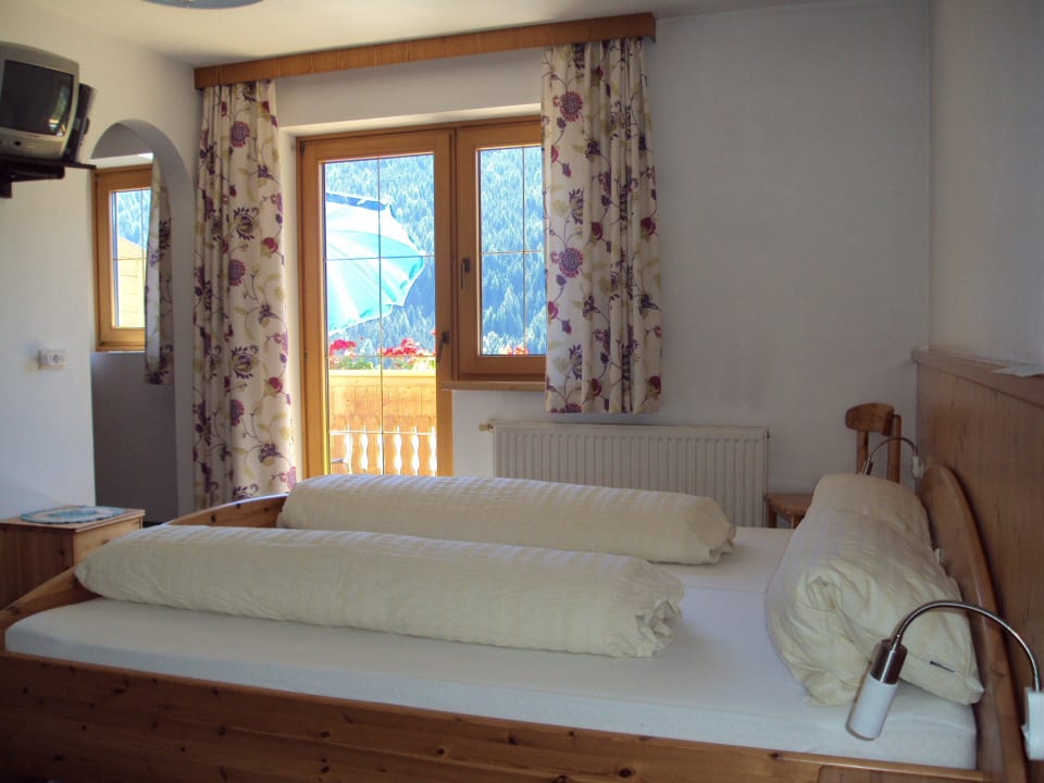 Doppelzimmer 1 Haus Fuetsch