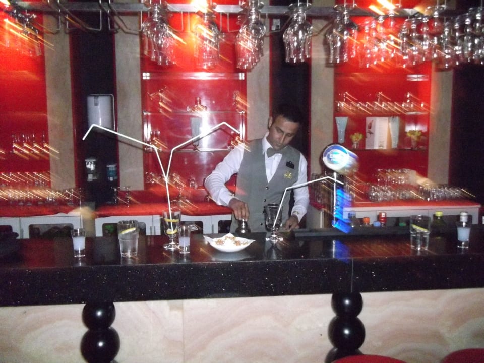 Mehmed an der Disco-Bar  Diamond Excellence Resort & Spa