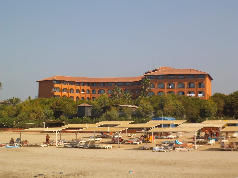 Blick vom Steg zum Hotel Club Turtas Beach Hotel