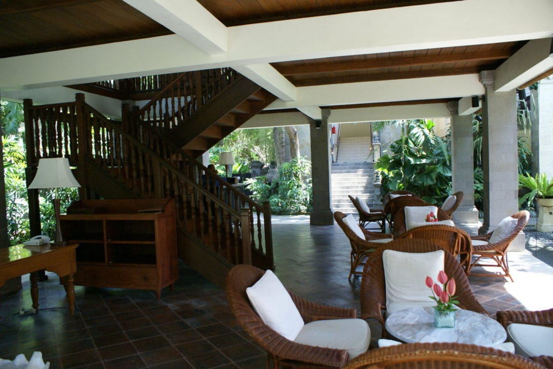 Ruhebereich im BeachClub Puri Santrian