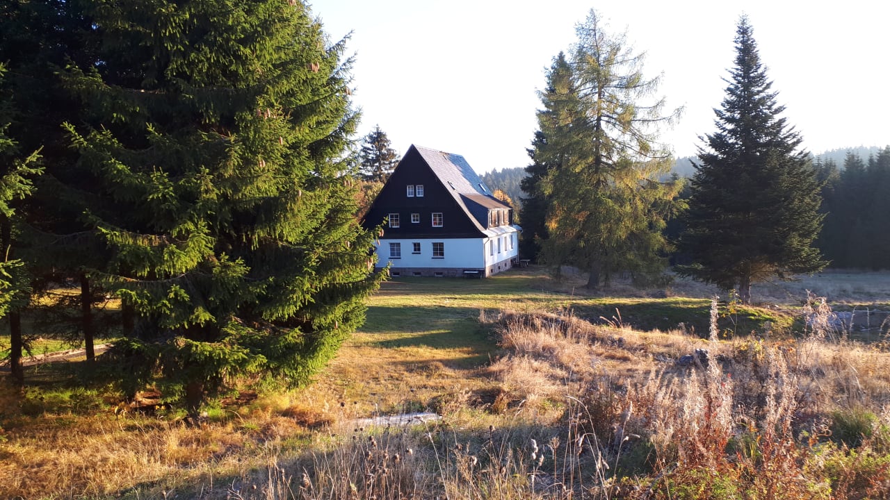 Außenansicht Hotel Zum Kranichsee & Nebenhaus