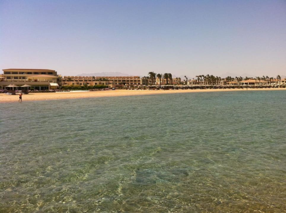 Blick vom Steg auf die Anlage Cleopatra Luxury Resort Makadi Bay