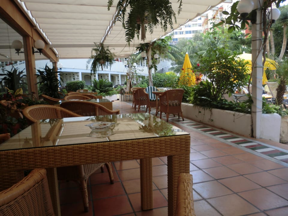 Sitzgelegenheit am Pool H10 Tenerife Playa