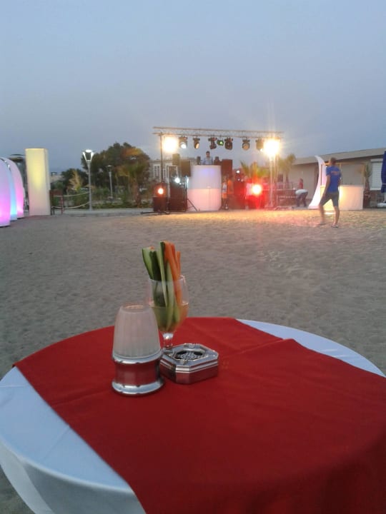 Gelungene Beachparty Sunmelia Beach Resort