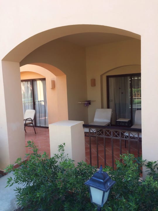 Blick auf Terrasse Jaz Makadi Saraya Resort
