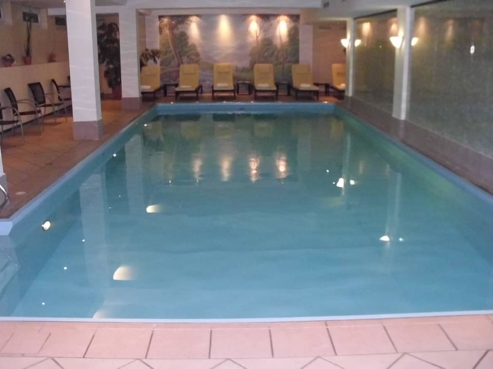 Das schön große und warme Hallenbad Hotel Alte Post