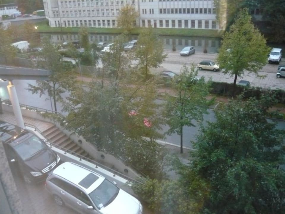 Zur Straße, aber trotzdem ruhig Estrel Hotel Berlin