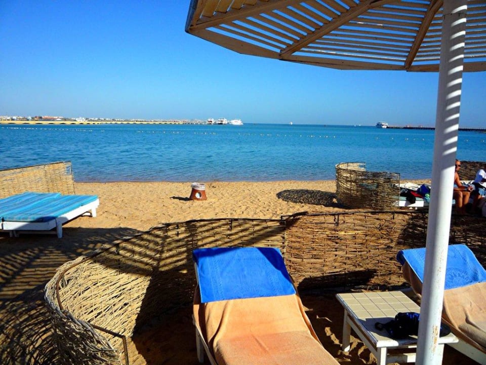 Meine Liege am Strand Pickalbatros Alf Leila Wa Leila Resort - Neverland Hurghada