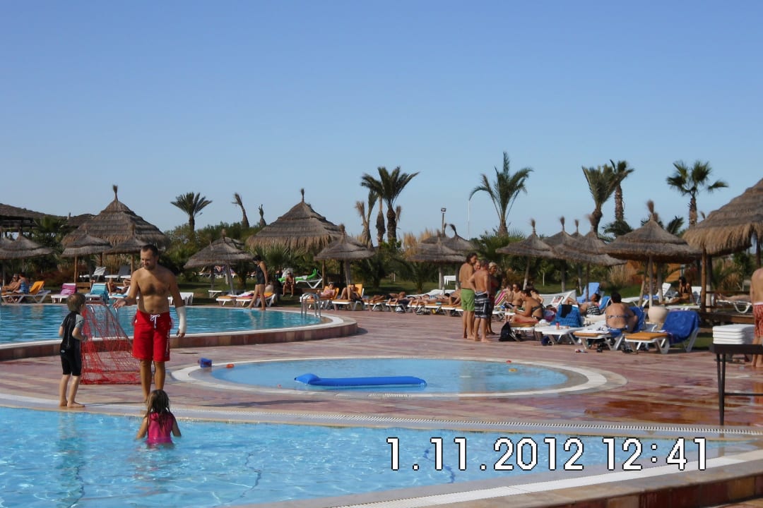 Pool und Liegen Skanes Serail Aquapark