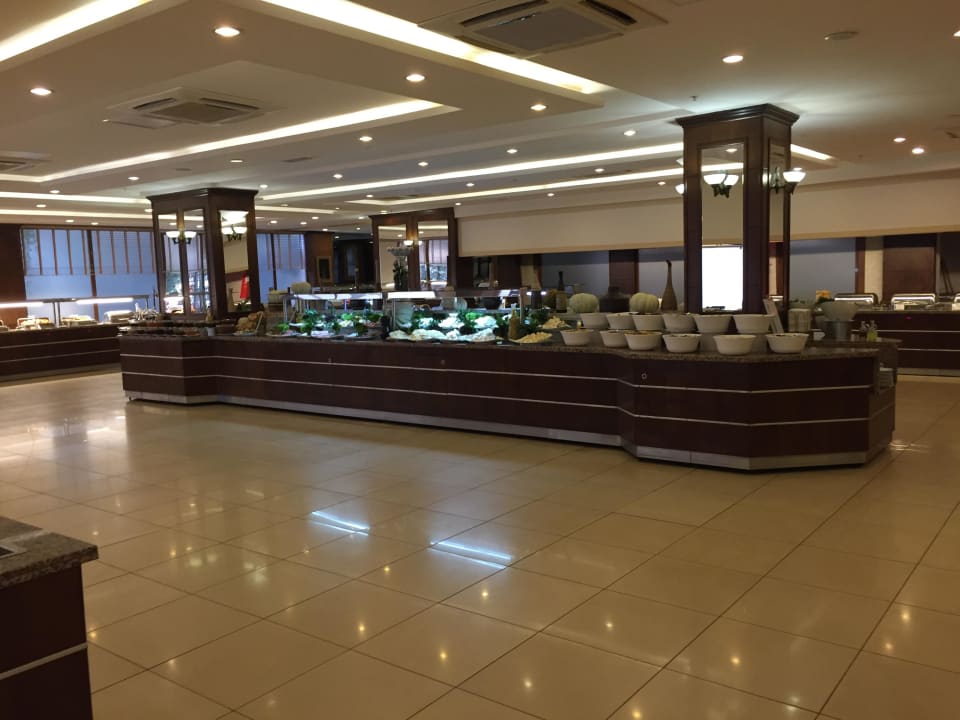 Auswahl an Speisen, Kücheninsel Hotel Turan Prince