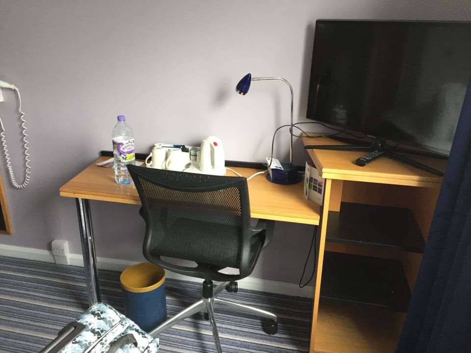 "Tisch, Wasserkocher, TV -..." Hotel Holiday Inn Express Wandsworth ...