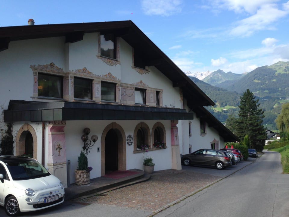 Haupteingang Strasse Hotel Alpenhof Messmer