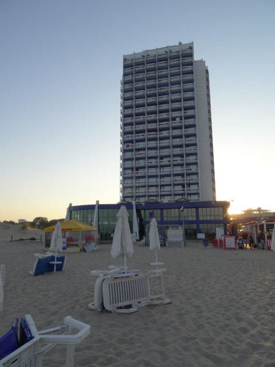 Widok hotelu z plaży Burgas Beach Hotel