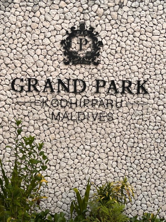 Außenansicht Grand Park Kodhipparu