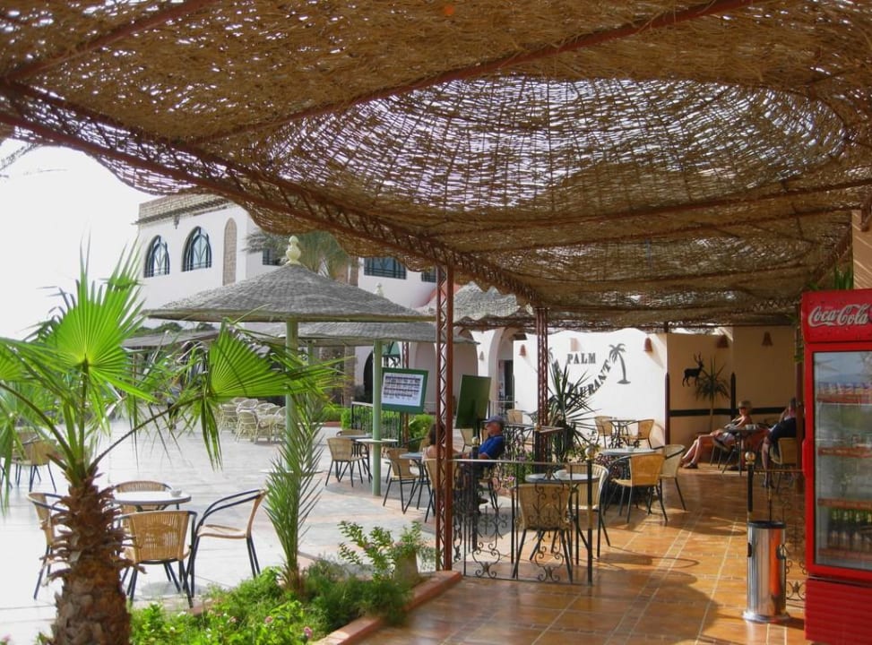 Blick zum Pool und Restaurant Shams Alam Beach Resort