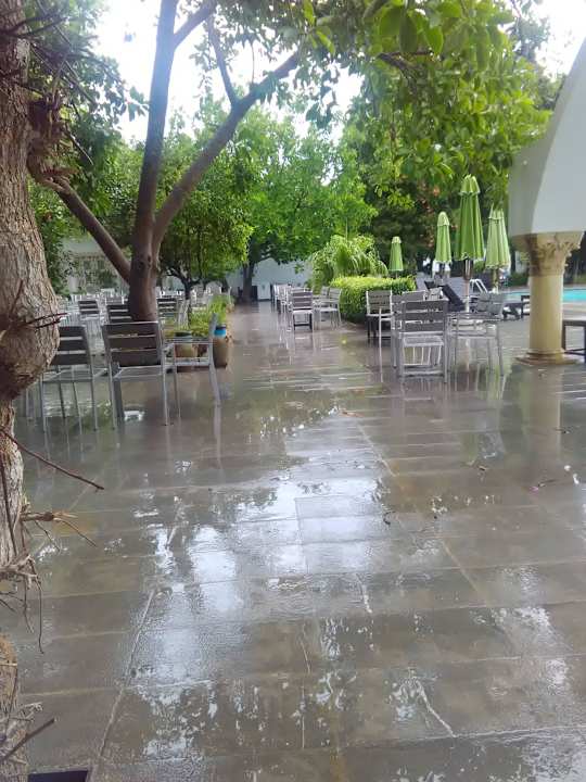 Pech gehabt, Wasser von oben The Orangers Beach Resort and Bungalows