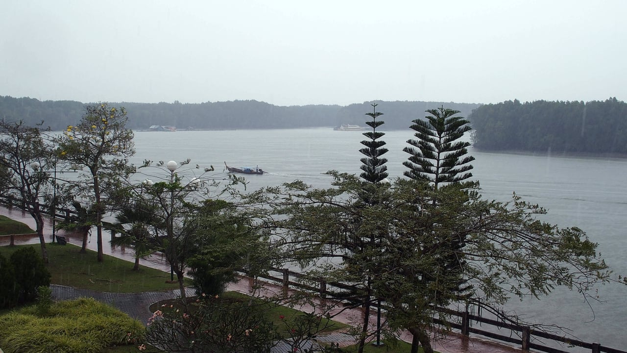 Zimmerausblick bei Regen Krabi City Seaview Hotel