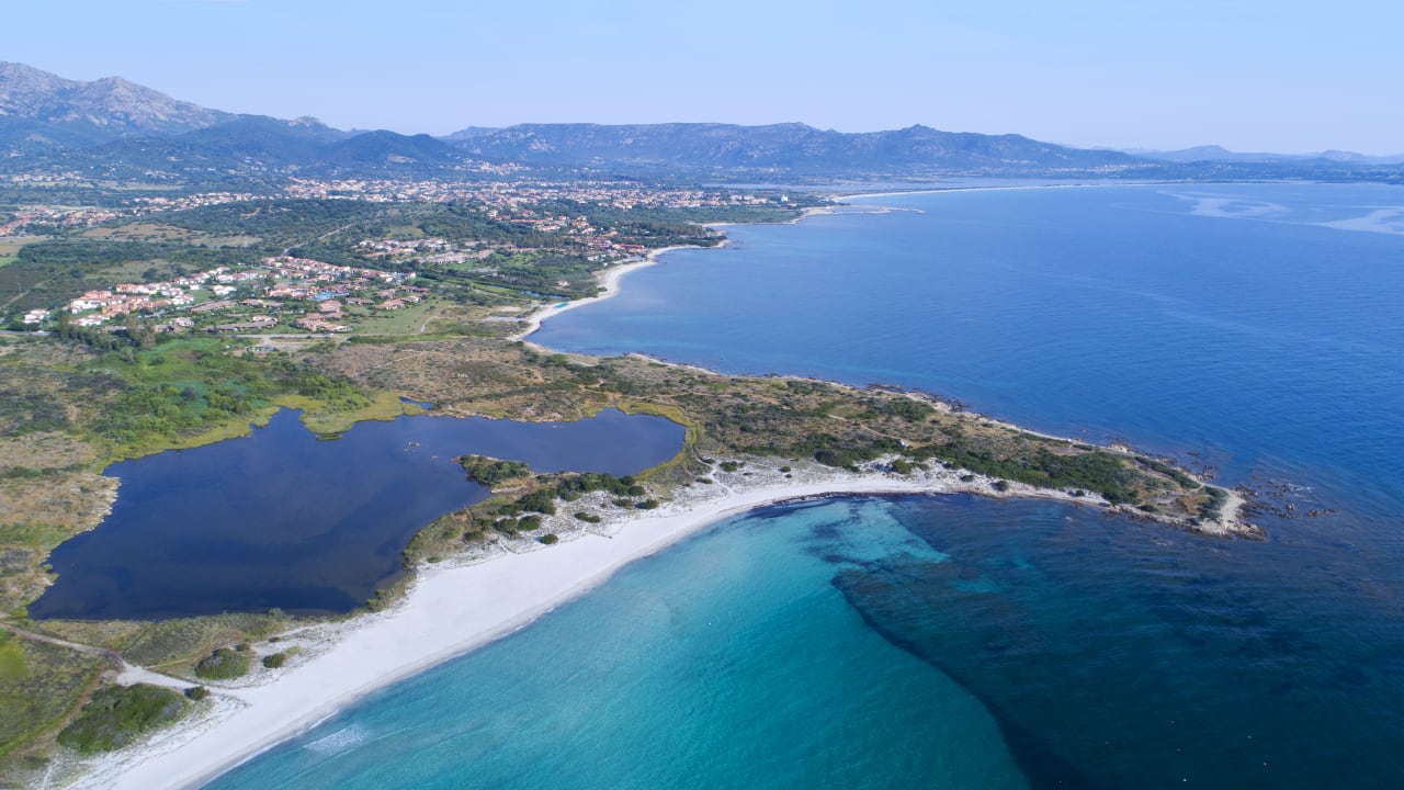 Strand Club Hotel Li Suari