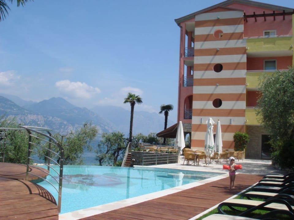 Seitenansicht und Pool Belfiore Park Hotel (Adults only +16)
