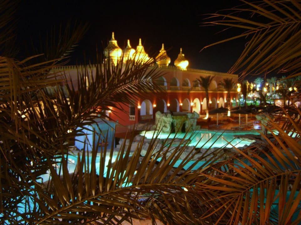 Hauptpool bei Nacht Pickalbatros Alf Leila Wa Leila Resort - Neverland Hurghada