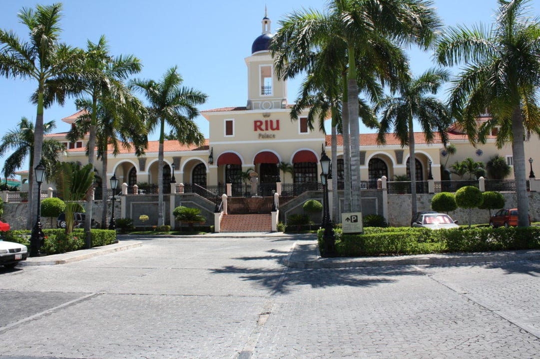 Eingangsbereich von der Straße aus Hotel Riu Palace Mexico
