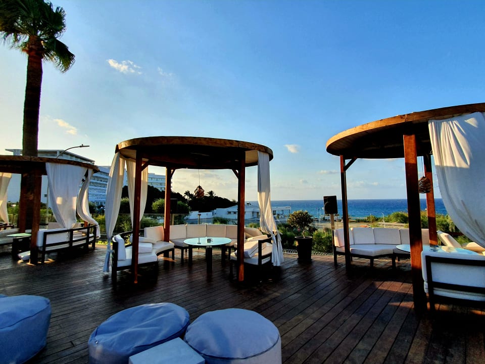 Ausblick Napa Mermaid Hotel & Suites