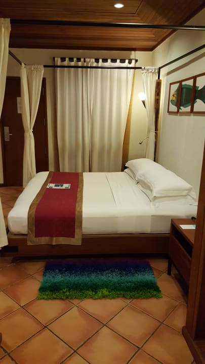 Bett Kuramathi Maldives