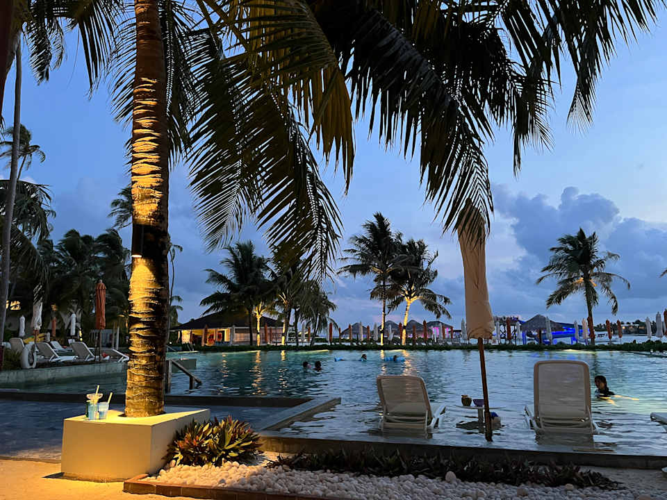 Pool OBLU XPErience Ailafushi