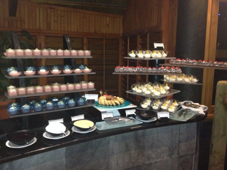 Buffet Komandoo Island Resort & Spa - Adults only