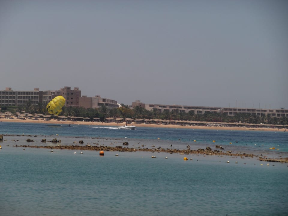 Blick vom Liegestuhl Iberotel Makadi Beach