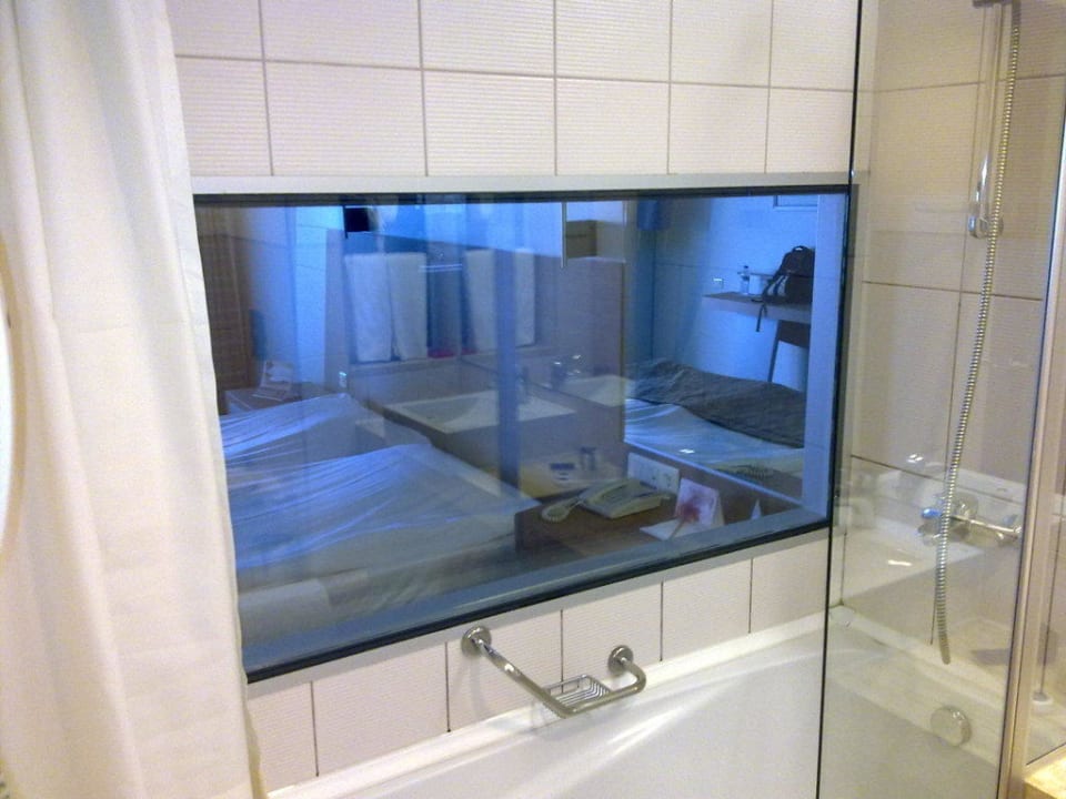 Blick vom Bad ins Zimmer Concorde De Luxe Resort