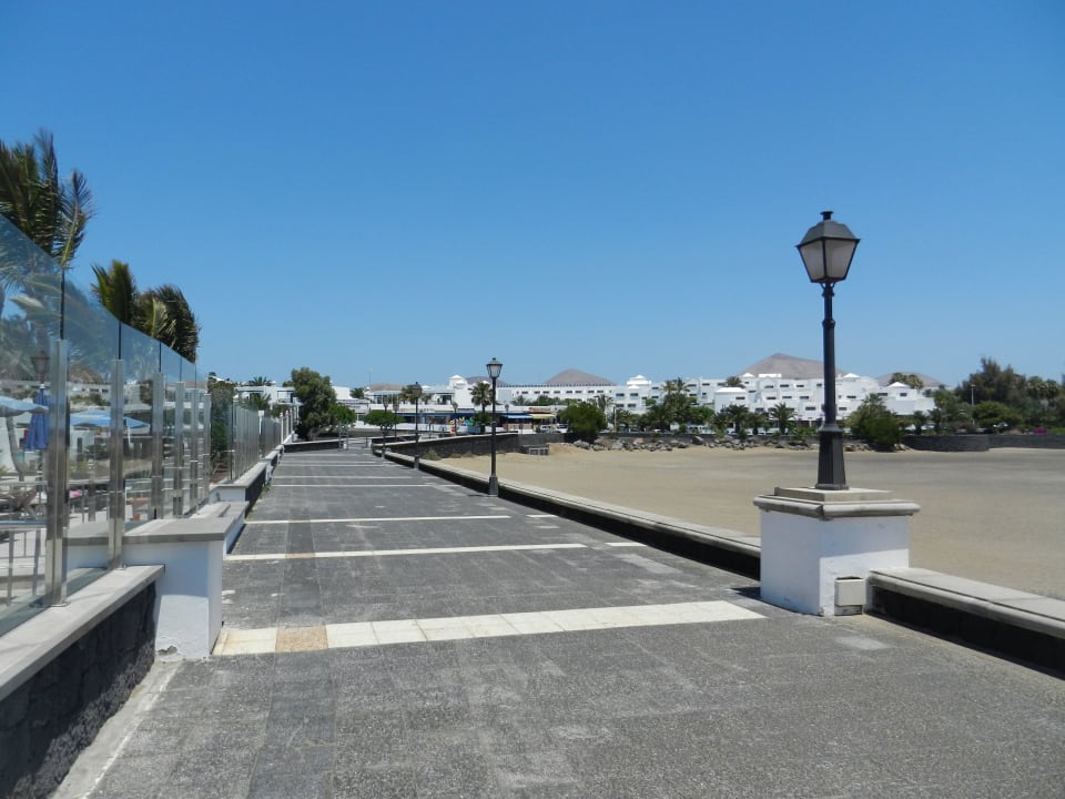 Kaum Menschen auf der Promenade Hotel Las Costas