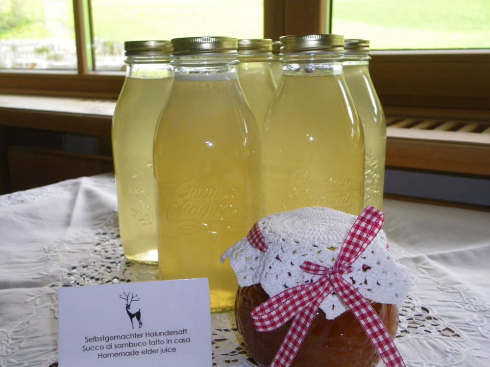 Frischer Holunderbütensaft Mountain Chalet Pra Ronch