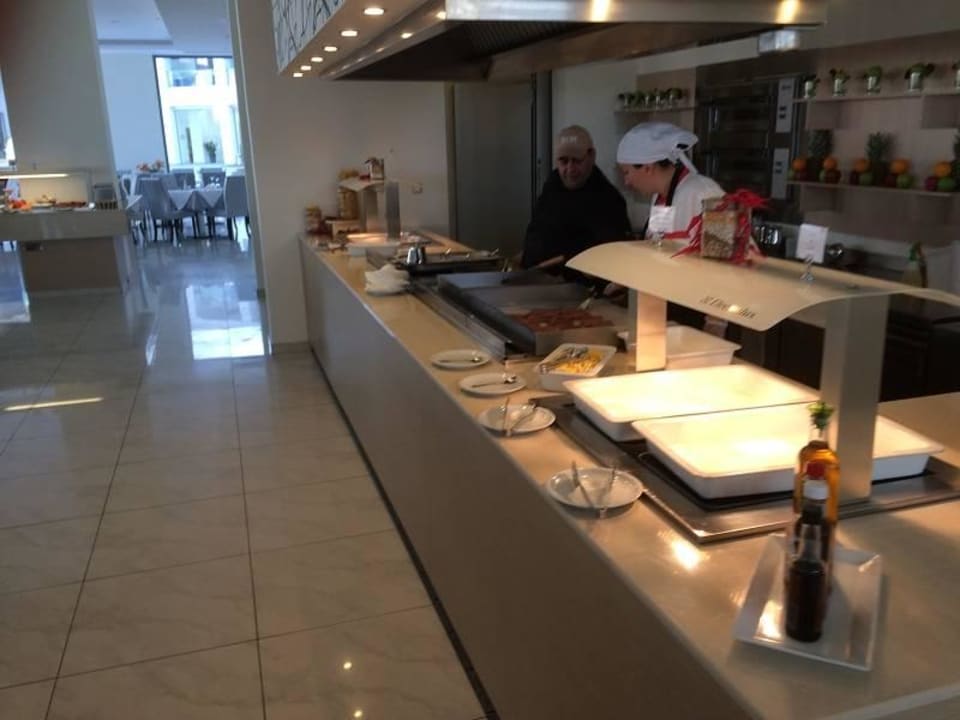 Abendessen Asterias Beach Resort