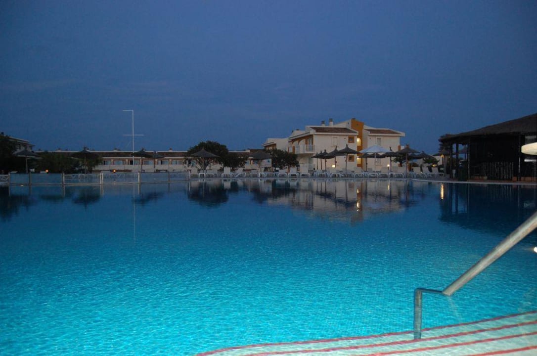 Basen hotelowy blau punta reina