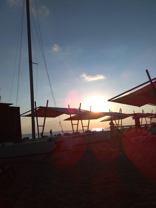 Sonnenuntergang am Strand Well Palace Side