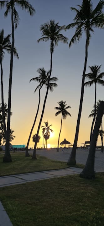 Strand Breezy Palms Resort