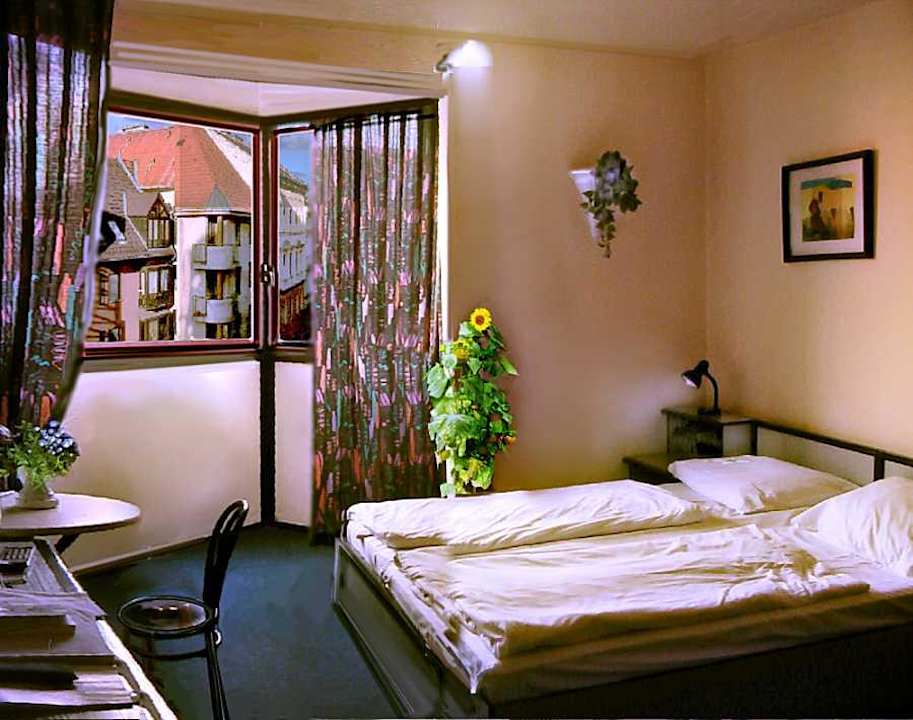 Zweckmäßige Zimmer Hotel Thomas Budapest