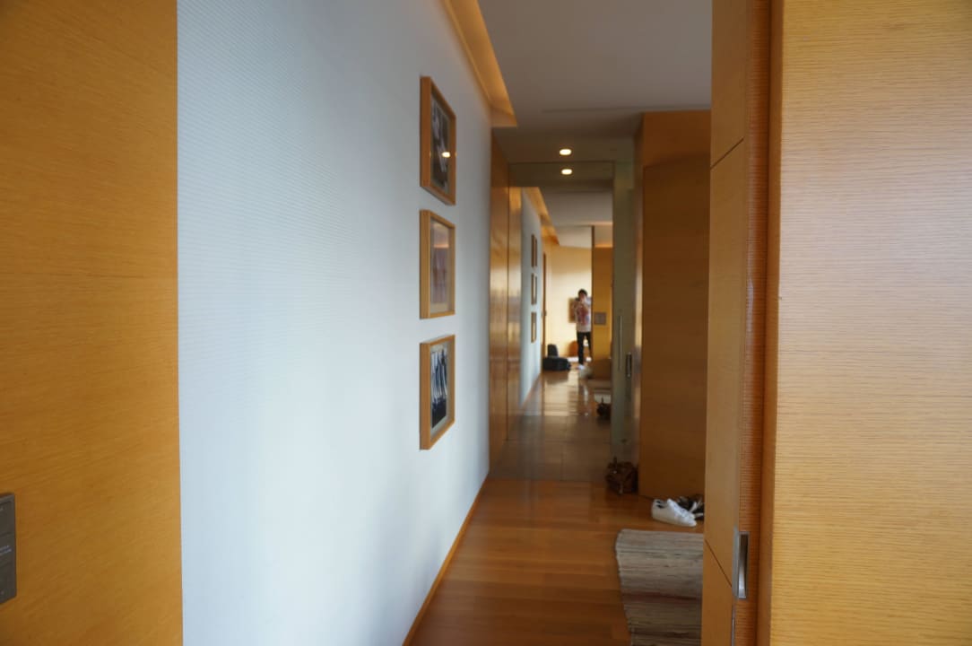 Hallway to Bedroom and Bathroom Hotel Park Hyatt Seoul