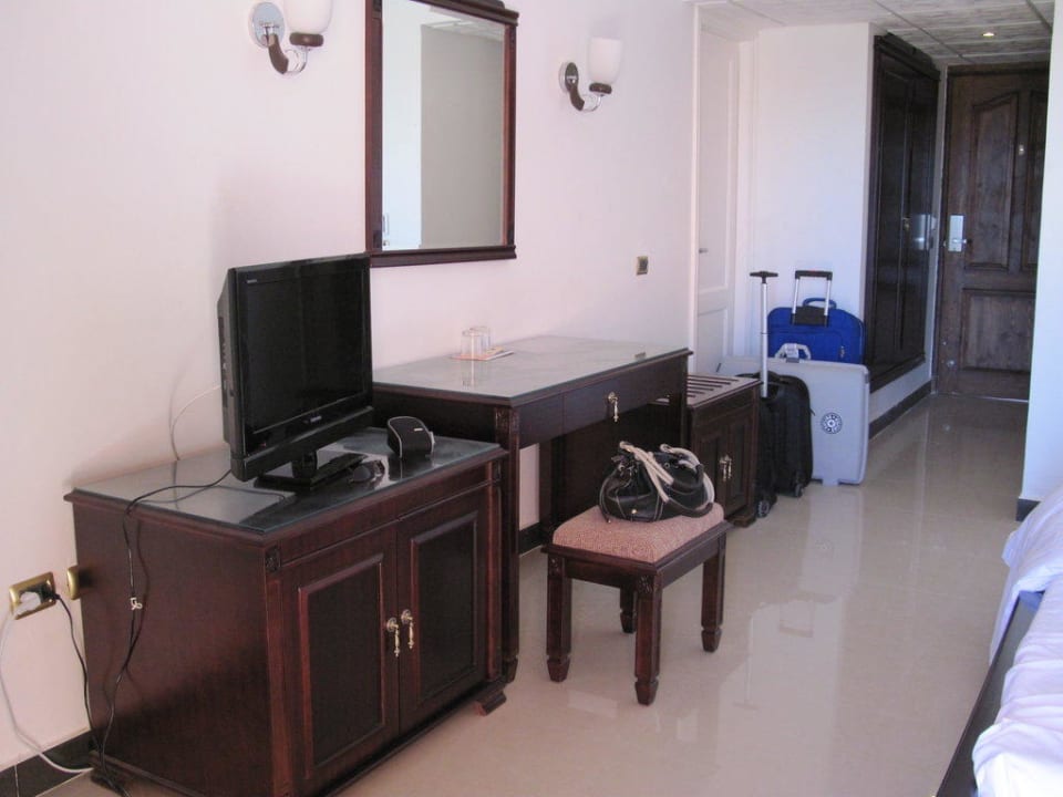 Flachbildfernseher Three Corners Happy Life Beach Resort