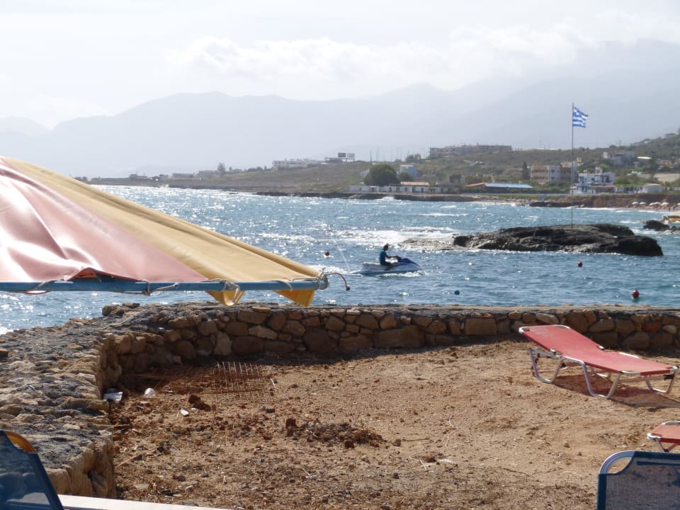 Teil des Strandes Eri Beach & Village