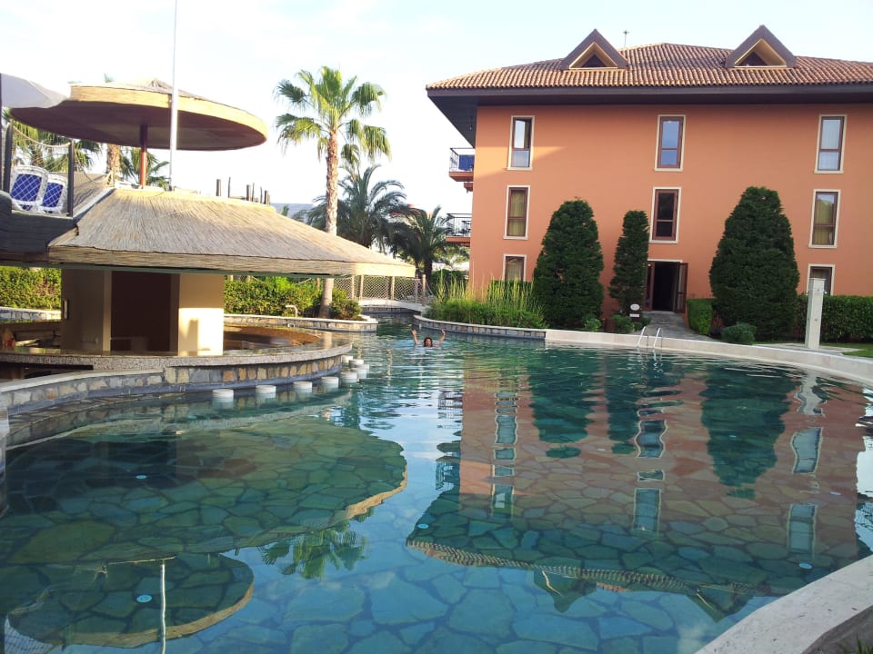 Die Poolbar Club Grand Aqua