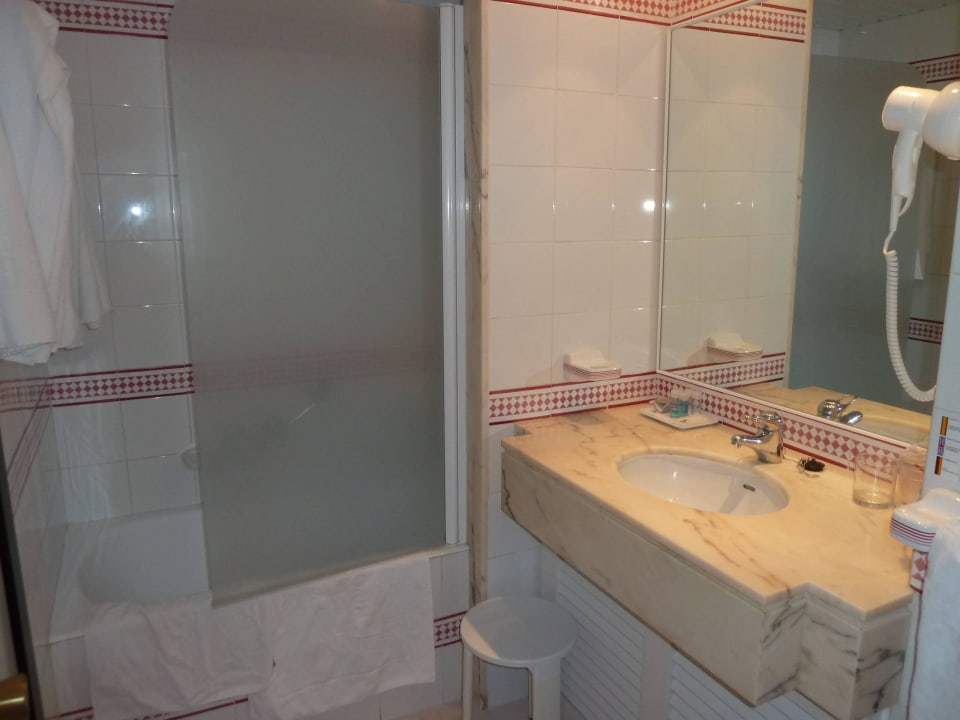 Schönes sauberes Badezimmer  Welikehotel Marfil Playa