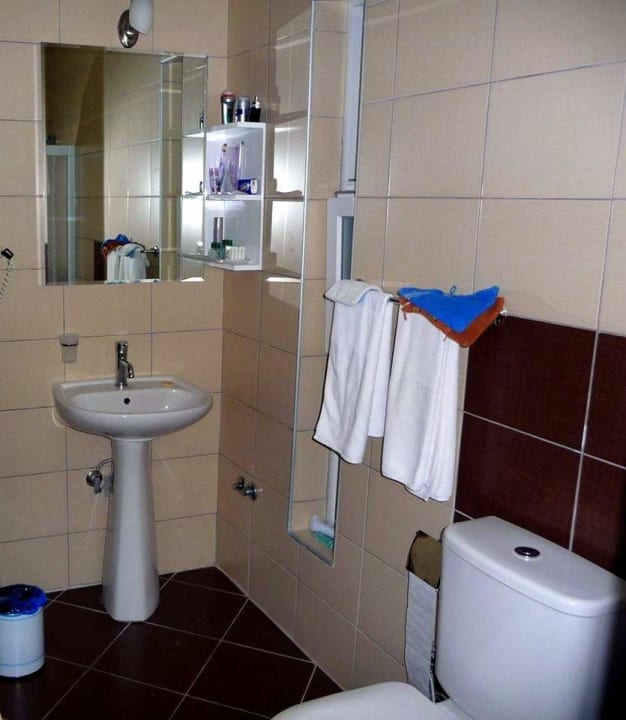 Einzige Ablagemöglihkeit im "renovierten" Zimmer Club Sidelya Hotel